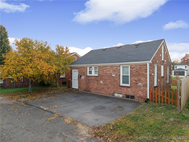 128 Randolph Avenue N, Clarksville, IN 47129