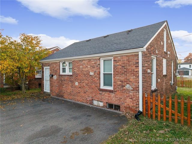 128 Randolph Avenue N, Clarksville, IN 47129