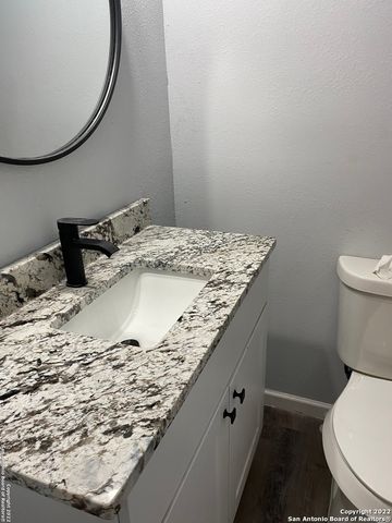 139 E BAYLOR, San Antonio, TX 78204