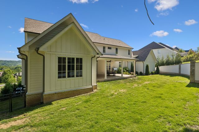 1019 Stockett Dr, Nashville, TN 37221