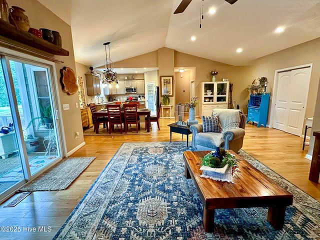 130 Cambridge Lane, West End, NC 27376
