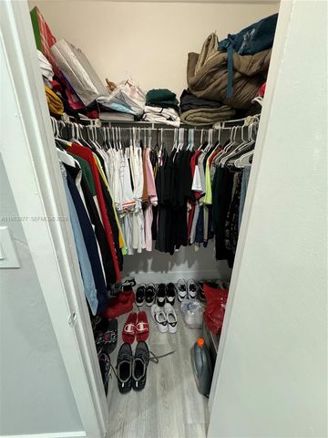 6850 W 16th Dr 211, Hialeah, FL 33014