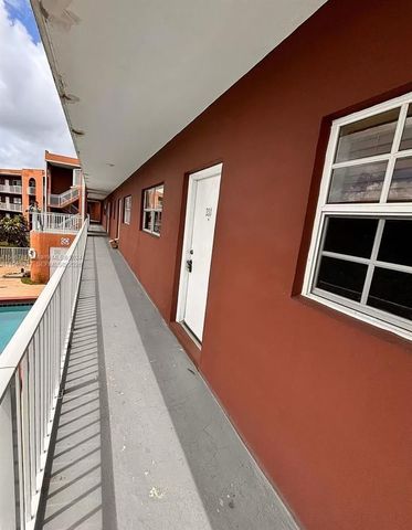 6850 W 16th Dr 211, Hialeah, FL 33014