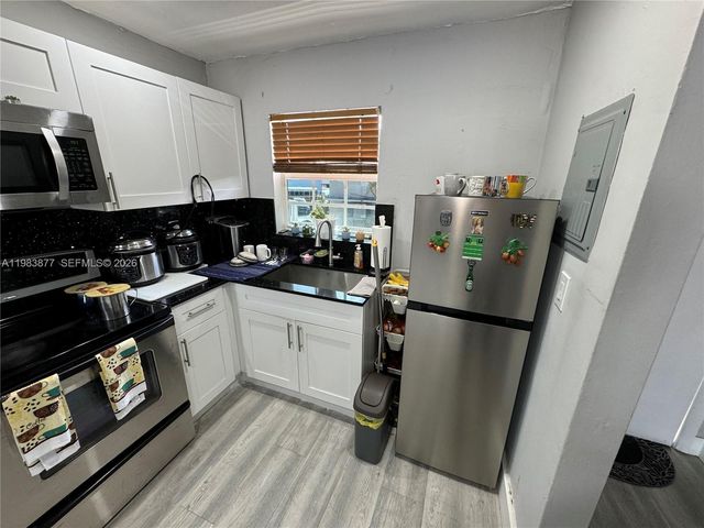 6850 W 16th Dr 211, Hialeah, FL 33014