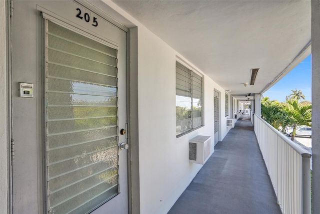 2000 NE 51st Court 205, Fort Lauderdale, FL 33308