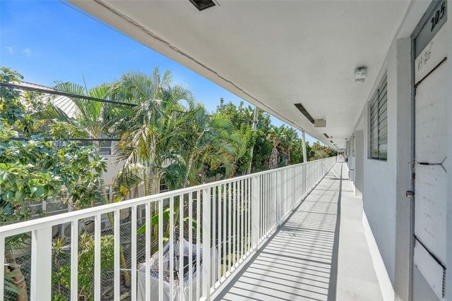 2000 NE 51st Court 205, Fort Lauderdale, FL 33308