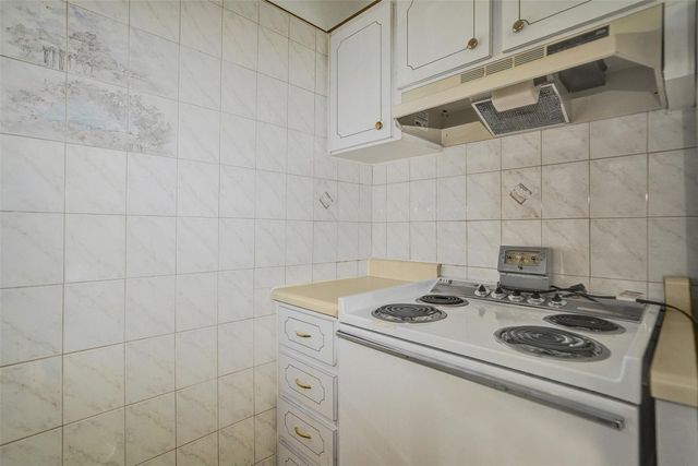 2000 NE 51st Court 205, Fort Lauderdale, FL 33308