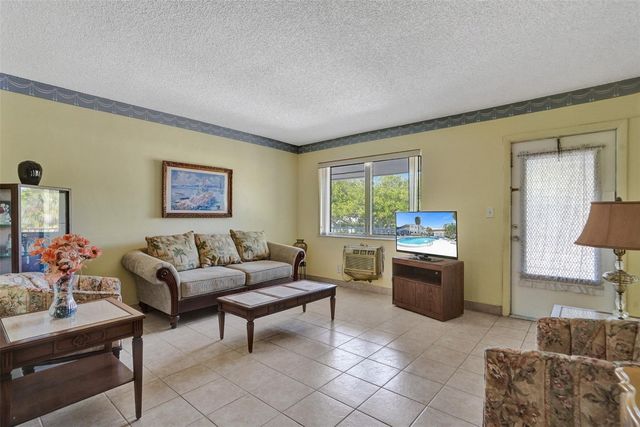 2000 NE 51st Court 205, Fort Lauderdale, FL 33308