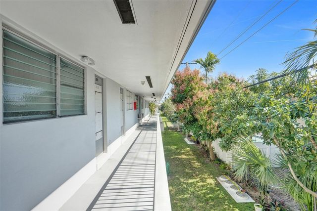 2000 NE 51st Court 205, Fort Lauderdale, FL 33308