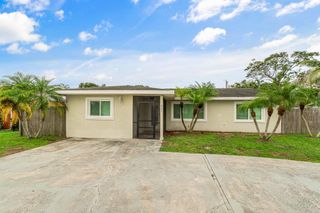 573 SE Floresta Drive, Port St Lucie, FL 34983