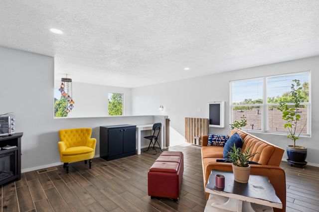 512 Twilight Vista Lane SW, Albuquerque, NM 87105