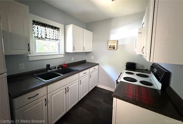 2734 Brown Street, Flint, MI 48503
