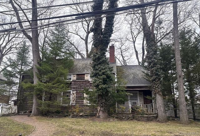 89 Linmouth Road, Malverne, NY 11565