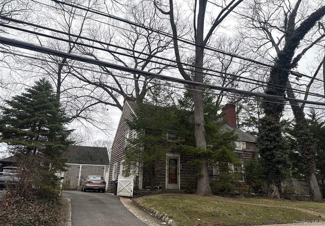 89 Linmouth Road, Malverne, NY 11565