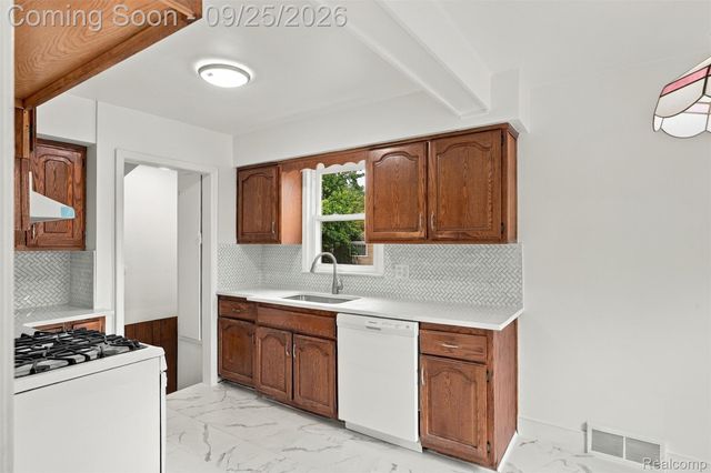 1714 Harwood Avenue, Royal Oak, MI 48067