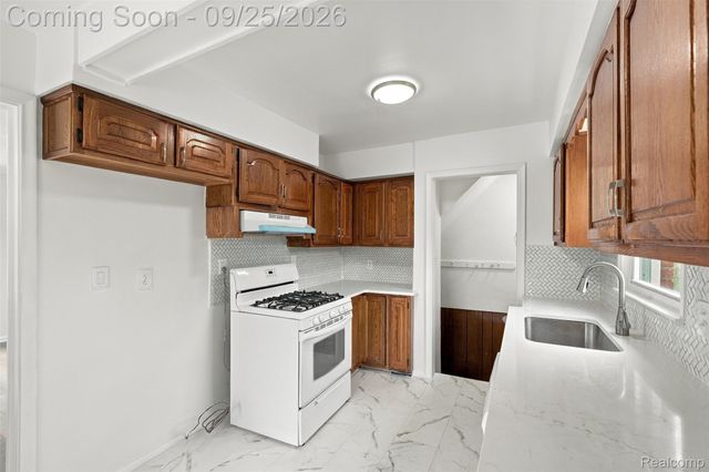 1714 Harwood Avenue, Royal Oak, MI 48067
