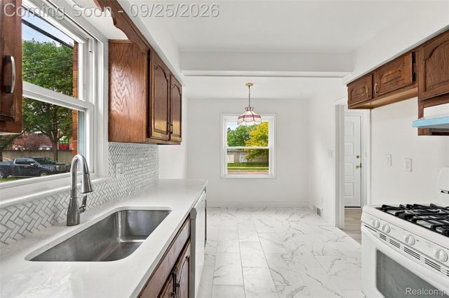 1714 Harwood Avenue, Royal Oak, MI 48067