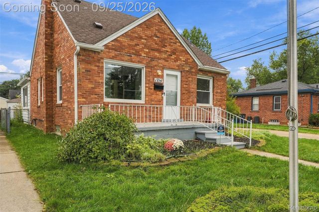 1714 Harwood Avenue, Royal Oak, MI 48067