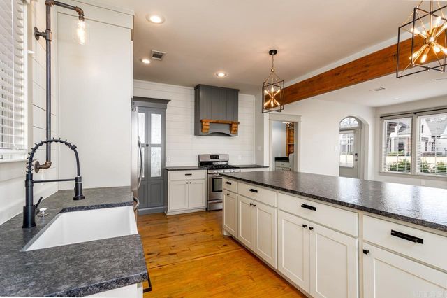 846 Donaghey, Conway, AR 72034