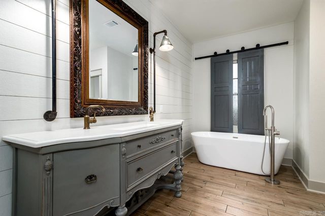 846 Donaghey, Conway, AR 72034