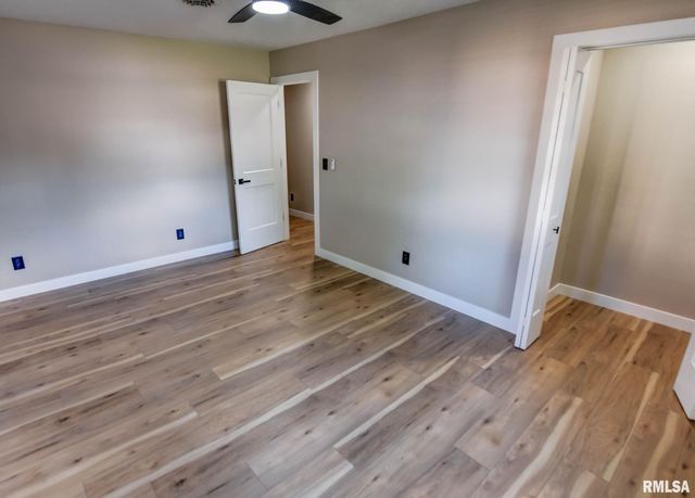 513 E OAK Street, Taylorville, IL 62568