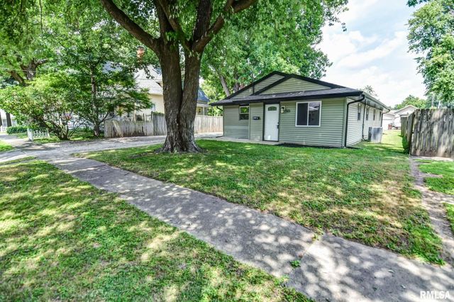 513 E OAK Street, Taylorville, IL 62568