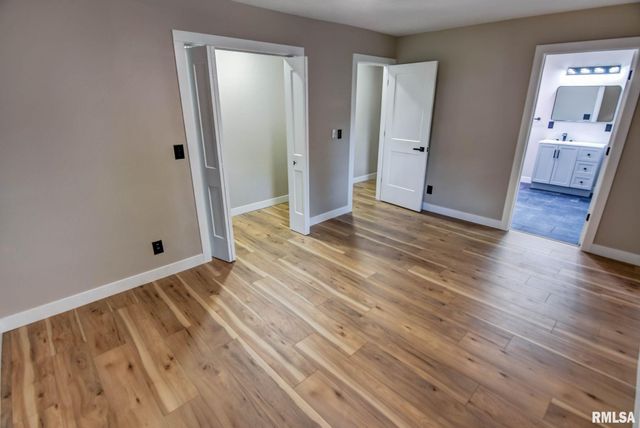 513 E OAK Street, Taylorville, IL 62568