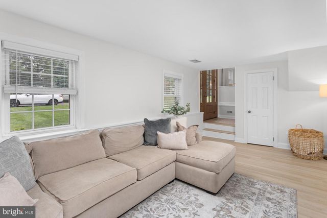 235 VALLEY DR, Morrisville, PA 19067