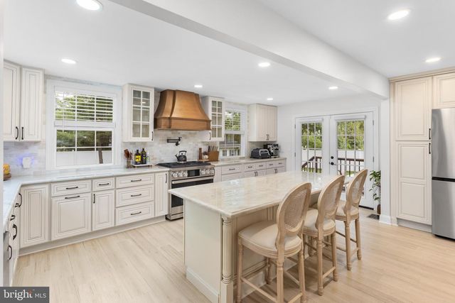 235 VALLEY DR, Morrisville, PA 19067