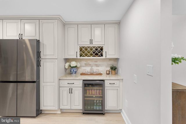 235 VALLEY DR, Morrisville, PA 19067