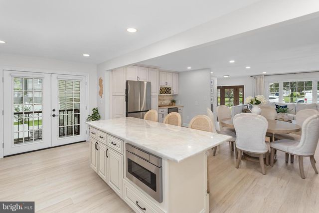 235 VALLEY DR, Morrisville, PA 19067