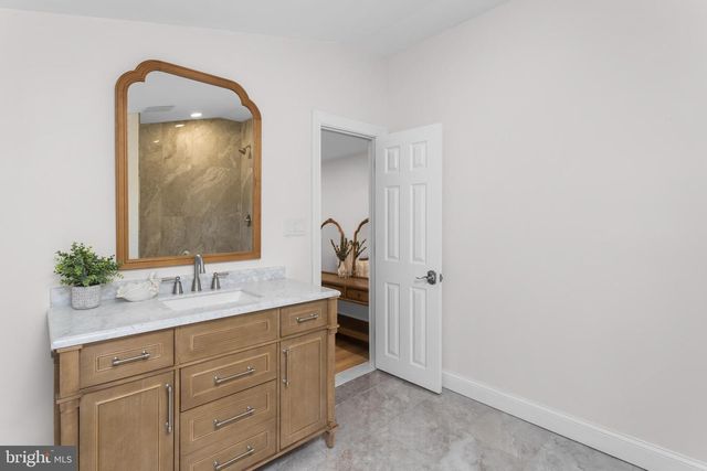 235 VALLEY DR, Morrisville, PA 19067