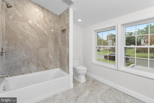 235 VALLEY DR, Morrisville, PA 19067