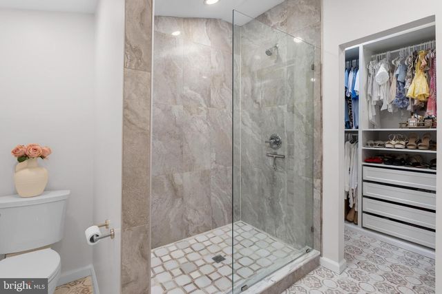235 VALLEY DR, Morrisville, PA 19067
