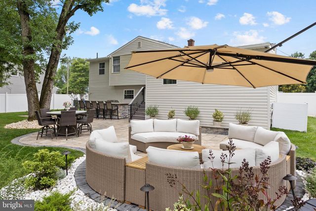 235 VALLEY DR, Morrisville, PA 19067