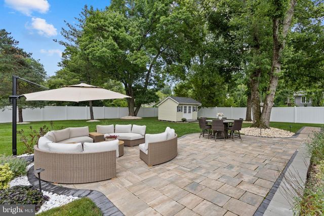 235 VALLEY DR, Morrisville, PA 19067