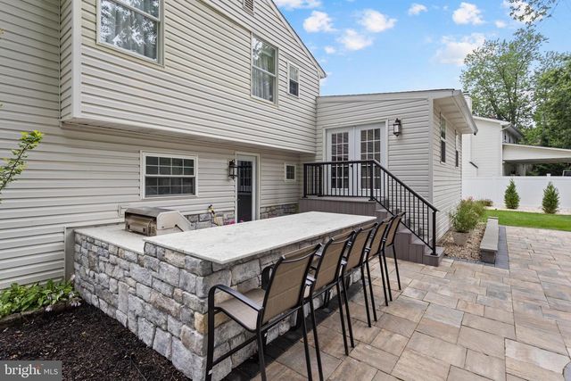 235 VALLEY DR, Morrisville, PA 19067