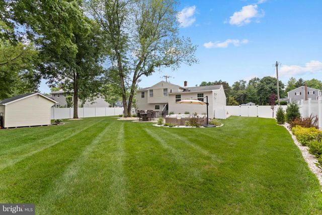 235 VALLEY DR, Morrisville, PA 19067