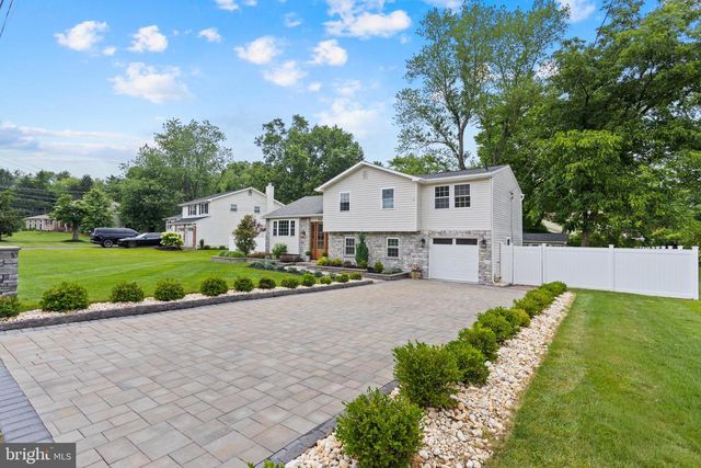 235 VALLEY DR, Morrisville, PA 19067