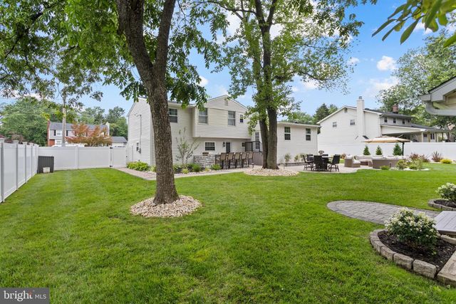 235 VALLEY DR, Morrisville, PA 19067