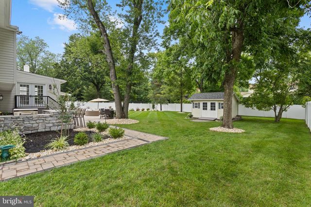 235 VALLEY DR, Morrisville, PA 19067