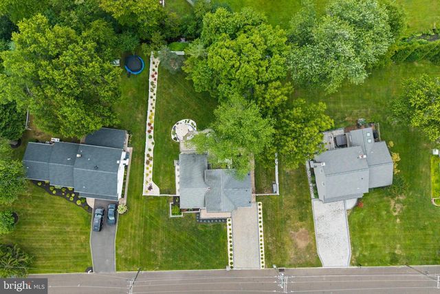 235 VALLEY DR, Morrisville, PA 19067