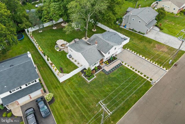 235 VALLEY DR, Morrisville, PA 19067