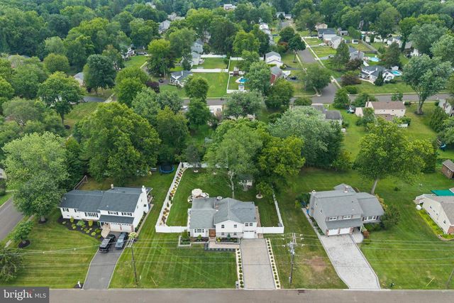 235 VALLEY DR, Morrisville, PA 19067