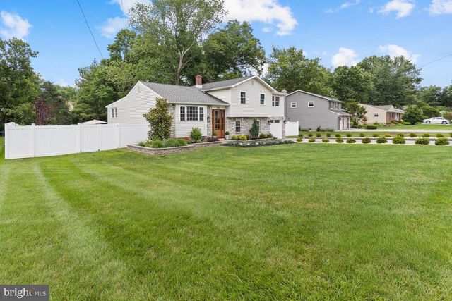 235 VALLEY DR, Morrisville, PA 19067