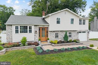 235 VALLEY DR, Morrisville, PA 19067