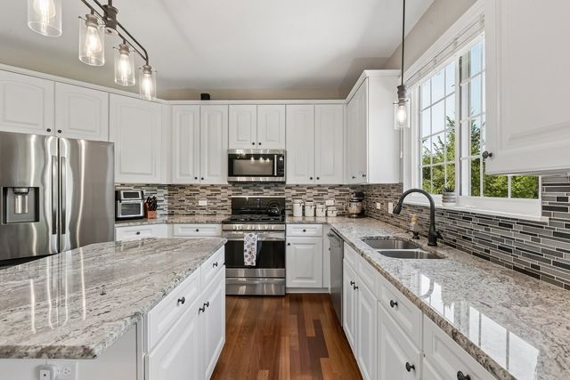 35 Oakview Court, South Elgin, IL 60177