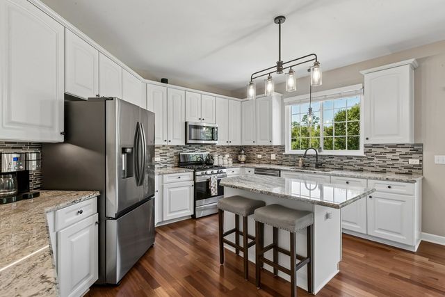 35 Oakview Court, South Elgin, IL 60177