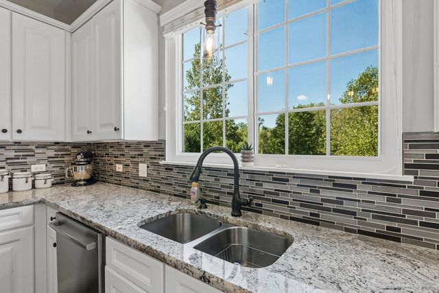 35 Oakview Court, South Elgin, IL 60177