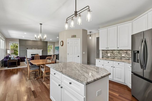 35 Oakview Court, South Elgin, IL 60177